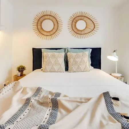 Апартаменты Bright & Beautiful With 2 Beds