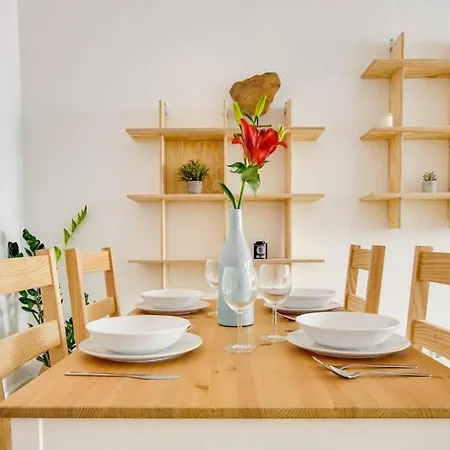 Bright & Beautiful With 2 Beds Апартаменты