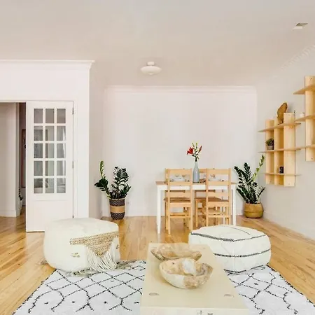 Апартаменты Bright & Beautiful With 2 Beds *