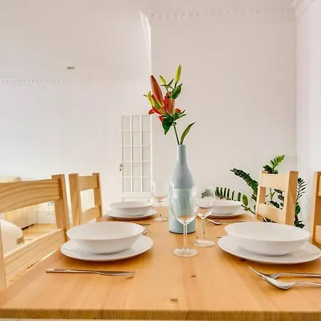 Bright & Beautiful With 2 Beds Apartmán Lisboa