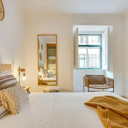Bright & Beautiful With 2 Beds Apartmán Lisboa